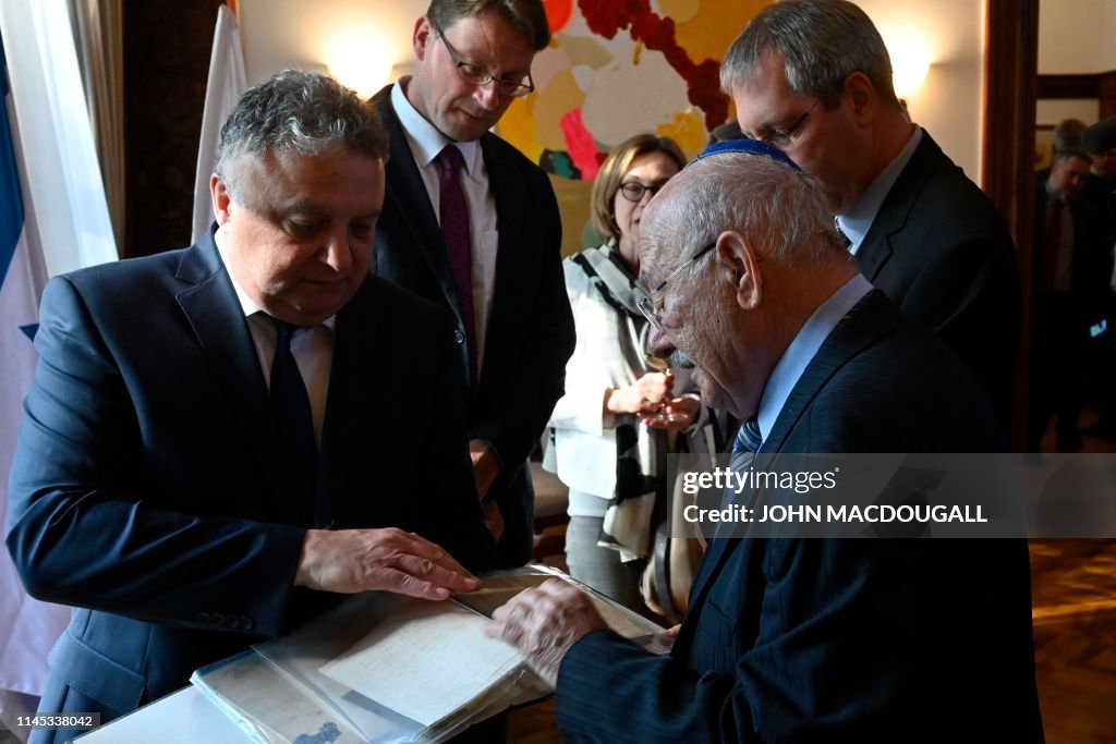 GERMANY-ISRAEL-DIPLOMACY-LITERATURE
