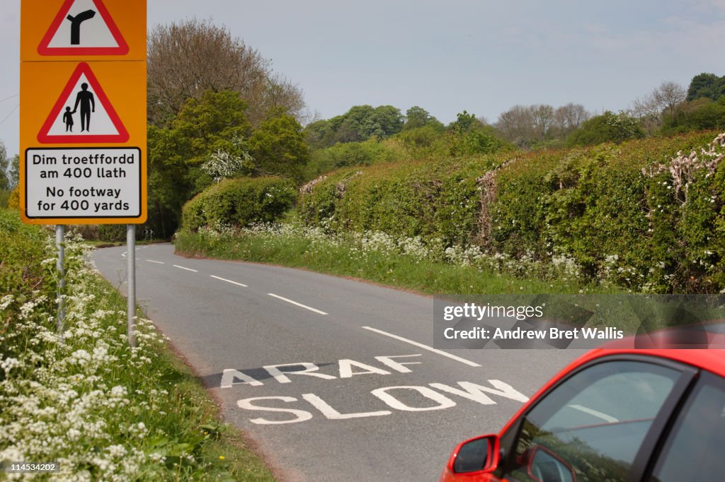 Stop Sign In Welsh Traffic Warning Signs In Welsh English High-Res Stock Photo - Getty Images