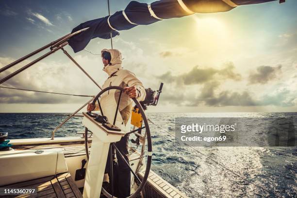 yachtabenteuer mann - captain yacht stock-fotos und bilder