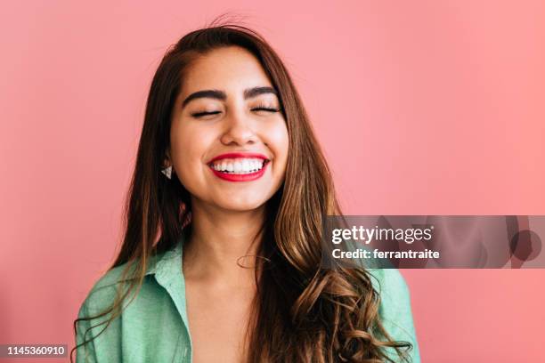 joven mexicana retrato de mujer - young woman portrait fotografías e imágenes de stock