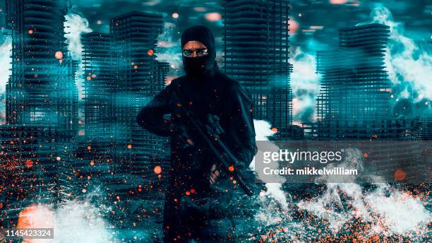 el soldier del videojuego sostiene una ametralladora y se paró frente a la zona de guerra - terrorist fotografías e imágenes de stock