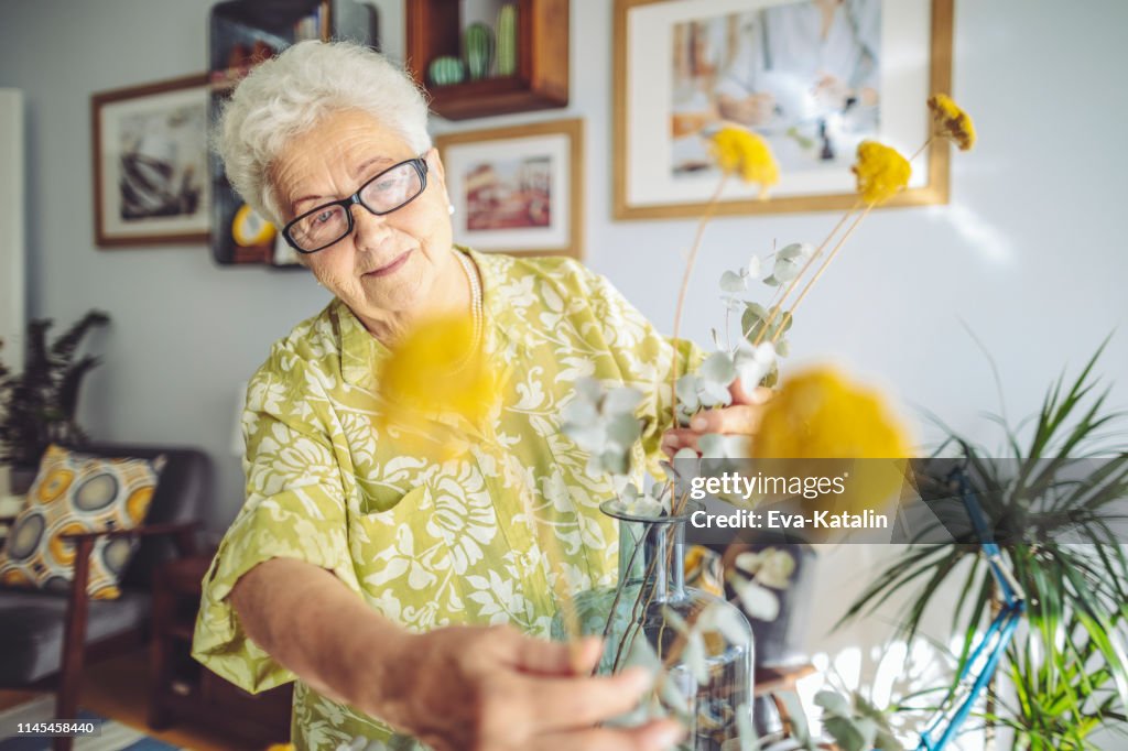 Seniorin zu Hause