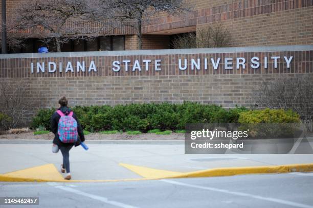 印第安那州立大學與學生簽約 - indiana university 個照片及圖片檔