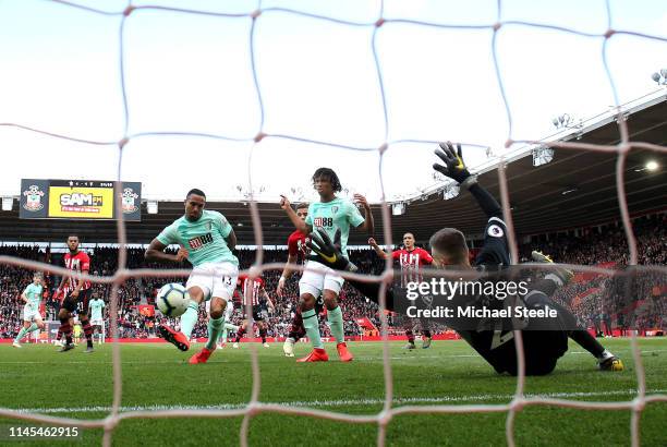 Callum Wilson of AFC Bournemouth scores his team's second goal past Angus Gunn of Southampton during the Premier League match between Southampton FC...