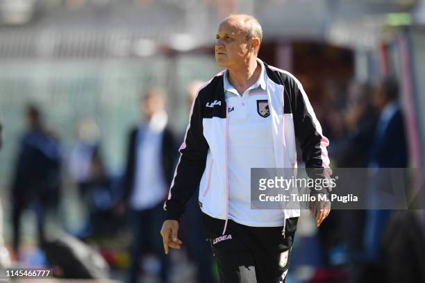 Head coach Delio Rossi of Palermo looks on during the Serie B match between AS Livorno and US Citta di Palermo at Stadio Armando Picchi on April 27,...