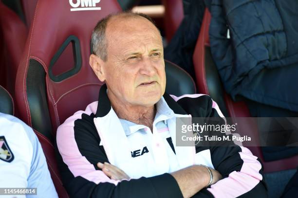 Head coach Delio Rossi of Palermo looks on during the Serie B match between AS Livorno and US Citta di Palermo at Stadio Armando Picchi on April 27,...