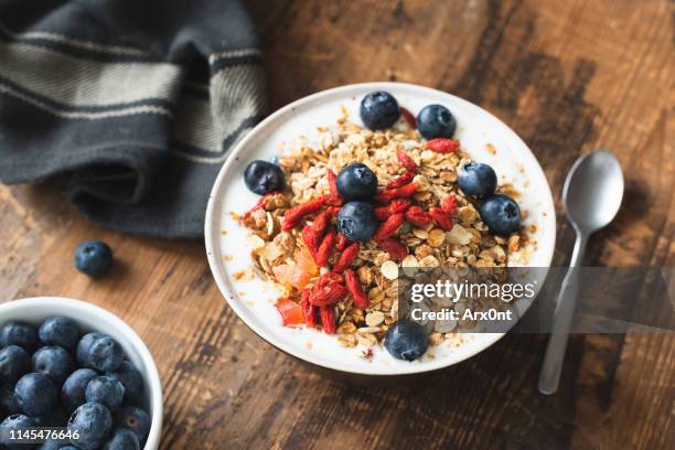 granola bowl with yogurt, berries - healthy baked goods stock pictures, royalty-free photos & images