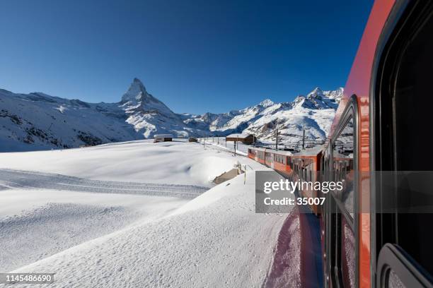 gornergrat-bahn in den schweizerischen alpen, matterhorn, zermatt schweiz - panorama of gornergrat stock-fotos und bilder