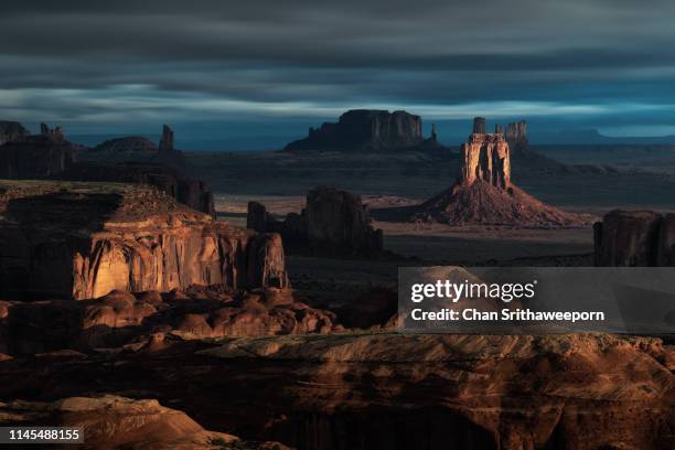 hunt mesa - monument valley stock pictures, royalty-free photos & images