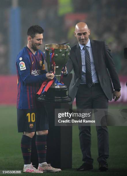 Lionel Messi of FC Barcelona and Luis Rubiales, President of the RFEF with the La Liga Trophy as Barcelona win La Liga following their victory in the...