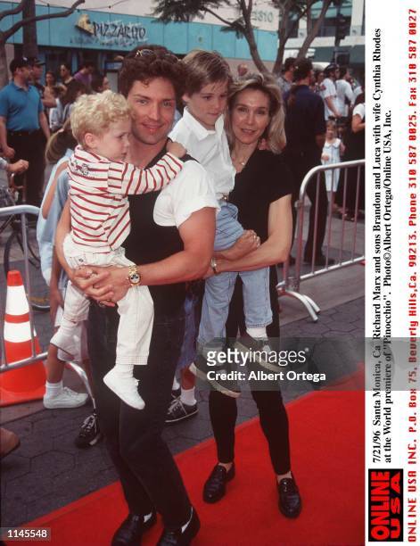 Santa Monica, Ca Richard Marx with wife Cynthia Rhodes and sons Brandon and Luca at the premiere of "Pinocchio"