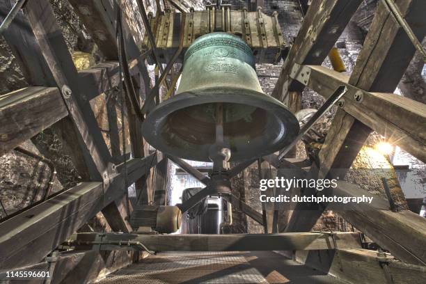glocke des belfry-turms in genth - bell tower tower stock-fotos und bilder