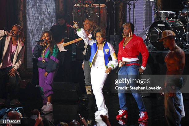 Da Brat, Lil' Kim, Yo Yo, MC Lyte, Honoree and Remy Ma performing "Paper Thin" and "Ruffneck"