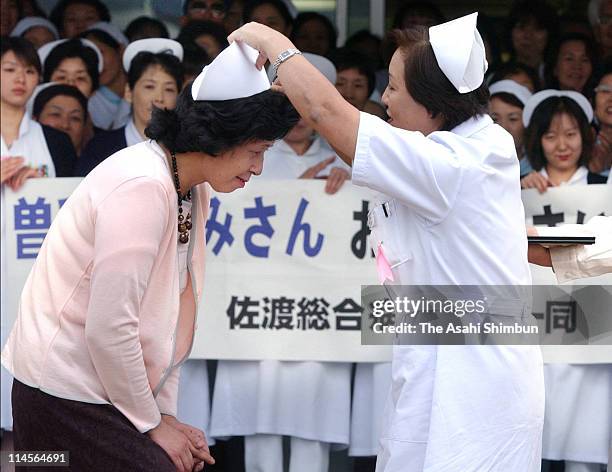 Hitomi Soga receives the nurse cap at Sado Sogo hospital on October 23, 2002 in Kanai, Niigata, Japan. Five of 13 Japanese nationals that North Korea...