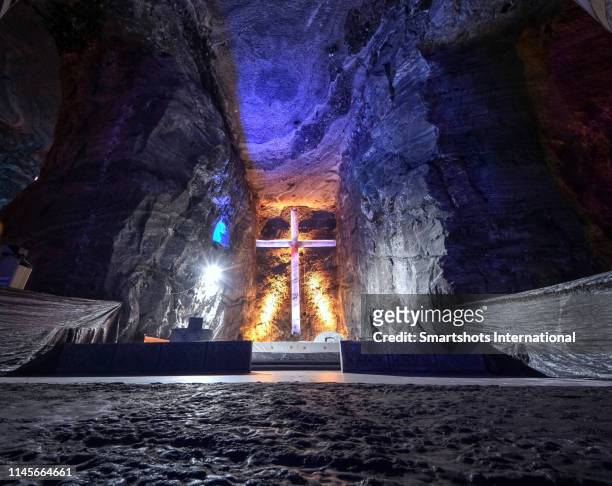 salt cathedral ("catedral de sal"), an underground catholic church built within the tunnels of a dismissed salt mine in zipaquirá, cundinamarca department, colombia - cathedral ストックフォトと画像