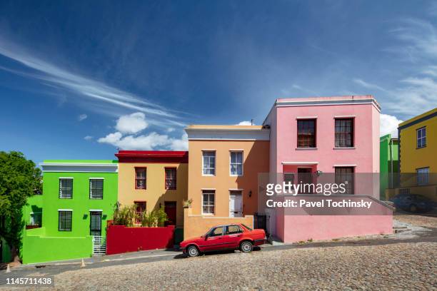 bo-kaap (pentz st), famous malay district with narrow cobbled streets lined with colorful houses, cape town, south africa, november 21, 2018 - cape town bo kaap stock pictures, royalty-free photos & images