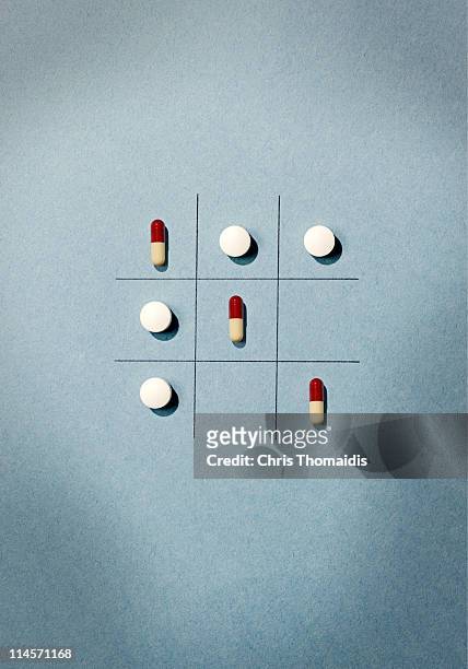 graphic still life of pharmaceutical drugs - tic tac toe stock-fotos und bilder