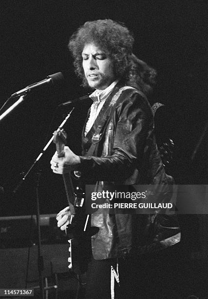 American folk legend Bob Dylan performing 03 July 1978 in Paris.