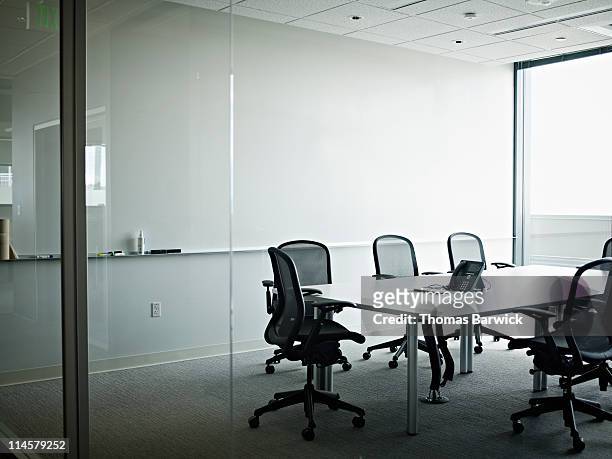 empty office conference room with phone on table - sala conferenze foto e immagini stock