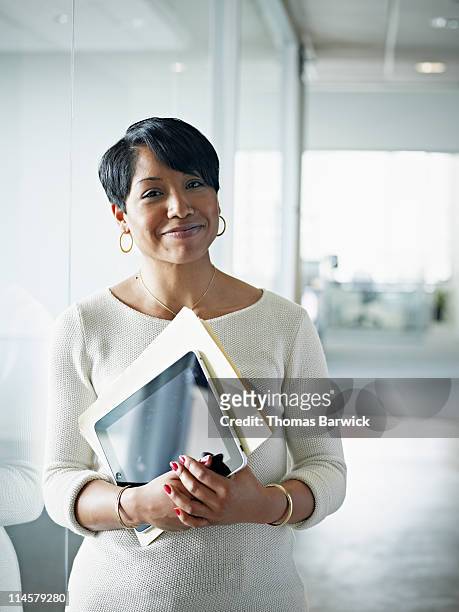 portrait of businesswoman holding digital tablet - portrait pro fotografías e imágenes de stock