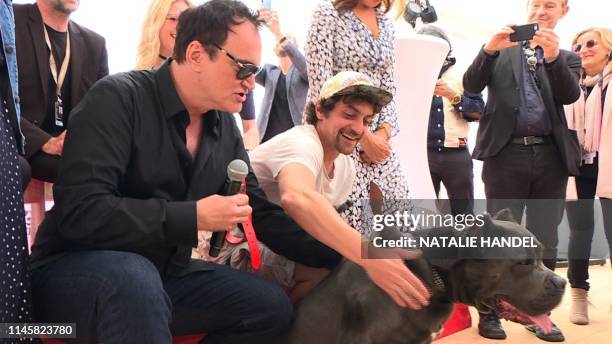 Tv grab shows US film director Quentin Tarantino posing with stand-in hound Haru as he attends the Palm Dog on the sidelines of the 72nd edition of...