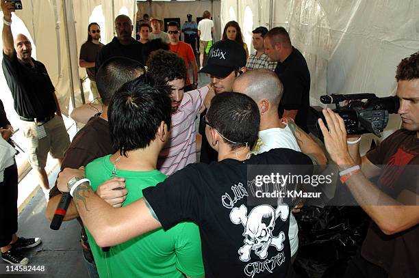 Joe Hahn, Mike Shinoda, Brad Delson, Rob Bourbon, Phoenix Farrell and Chester Bennington of Linkin Park