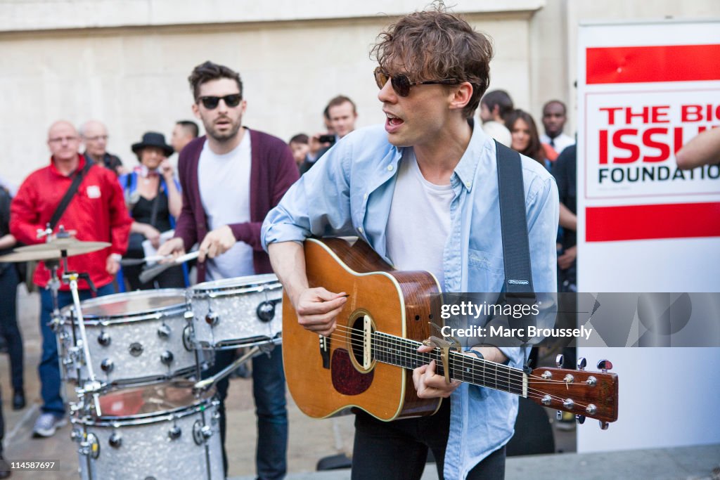 Johnny Razorlight Q David 'Skully' Sullivan Kaplan and Johnny Borrell of Razorlight... News ...