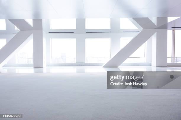 futuristic empty room, 3d rendering - empty showroom stock-fotos und bilder