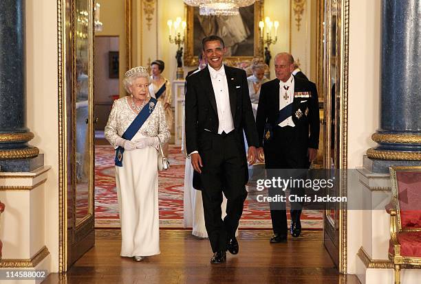 Queen Elizabeth II arrives with U.S. President Barack Obama, his wife Michelle Obama and Prince Philip, Duke of Edinburgh in the Music Room of...