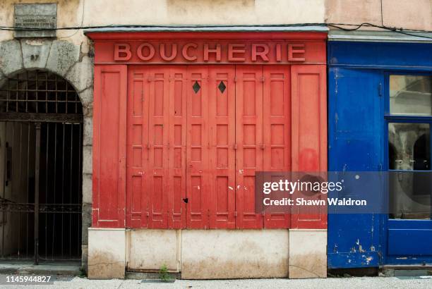 closed boucherie storefront - fermé photos et images de collection