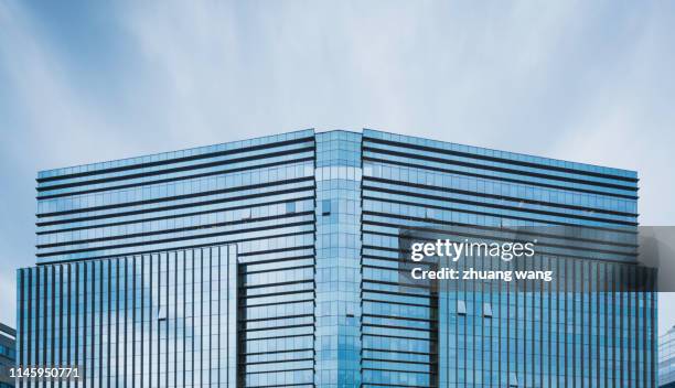 blue office building - bovenste deel stockfoto's en -beelden