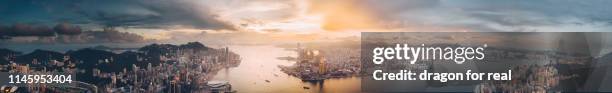 hong kong victoria harbour panoramic sunset view - kowloon 個照片及圖片檔