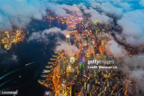 hong kong victoria harbour night view - victoria harbour hong kong stock pictures, royalty-free photos & images