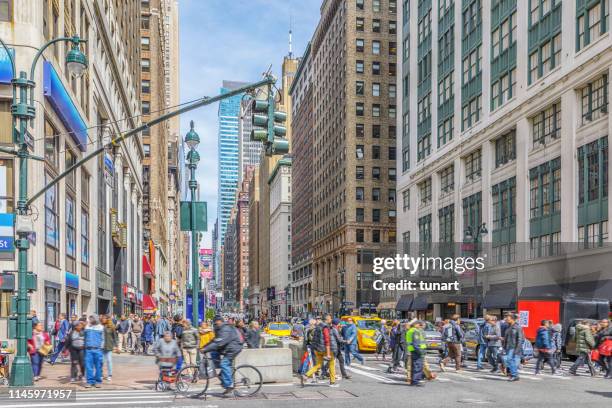 7th avenue, manhattan, new york, verenigde staten - 7th avenue stockfoto's en -beelden