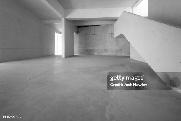 futuristic empty room, 3d rendering - sichtbeton stock-fotos und bilder