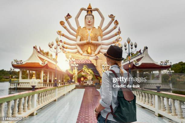 tourist visiting asian temple wat plai laem. statue der göttin guanyin - guanyin bodhisattva stock-fotos und bilder