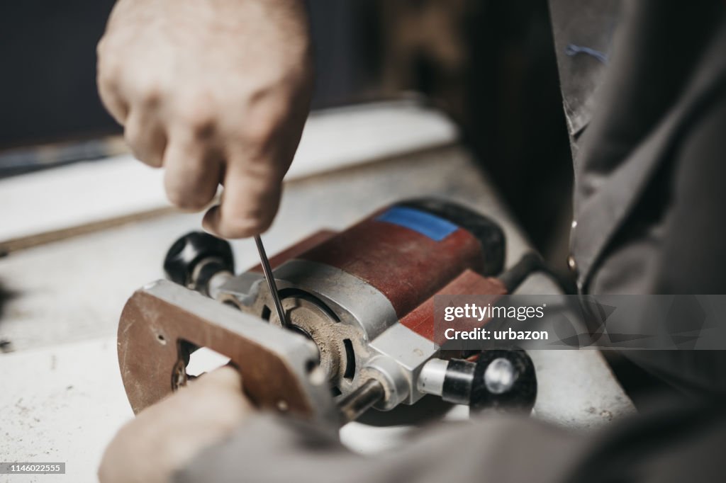 People Using Wood Router Working With Wood Router High-Res Stock Photo - Getty Images