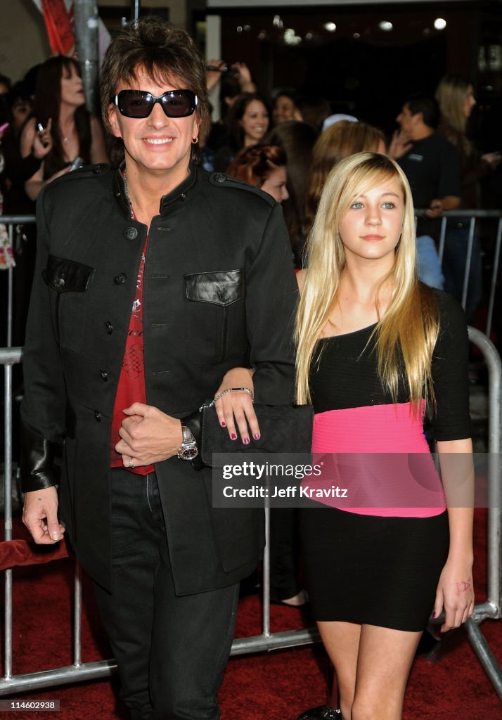 The Twilight Saga: New Moon Los Angeles Premiere - Arrivals