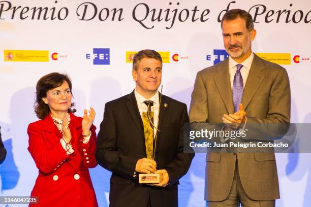 King Felipe delivers his prize to Francisco Moreno Fernandez during the event of delivery of the XXXVI Edition of the International Journalism Awards...