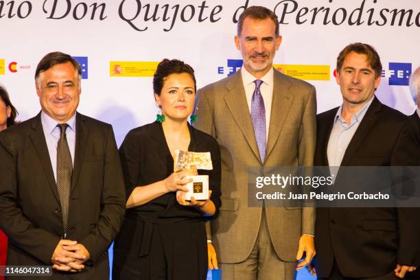 King Felipe delivers his prize to Gervasio Sanchez, Conchi Cejudo and Javier del Pino during the event of delivery of the XXXVI Edition of the...