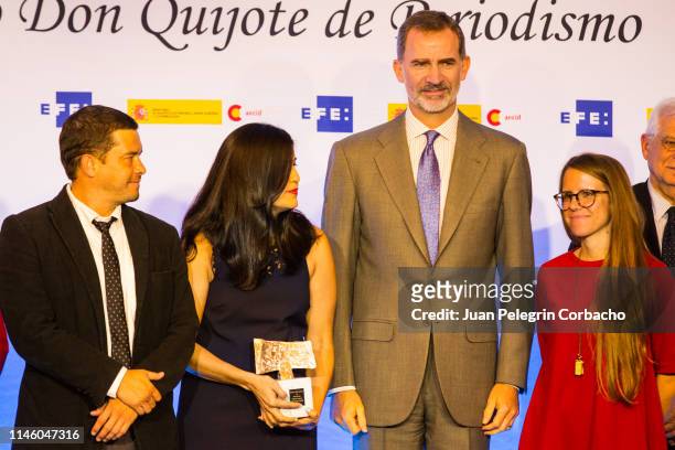 King Felipe delivers his prize to Maryelina primera and her team during the event of delivery of the XXXVI Edition of the International Journalism...