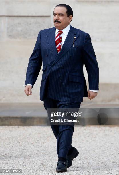 Bahraini King Hamad bin Isa bin Salman Al Khalifa arrives at the Elysee Presidential Palace for a meeting with French President Emmanuel Macron on...