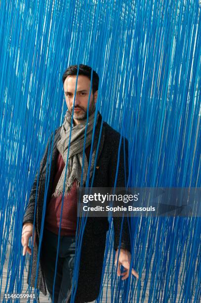 Portrait de Sebastien Bizet, nouveau responsable de la Communication chez Fondation d'entreprise Luis Vuitton devant la sculpture "Pénétrable BBL...