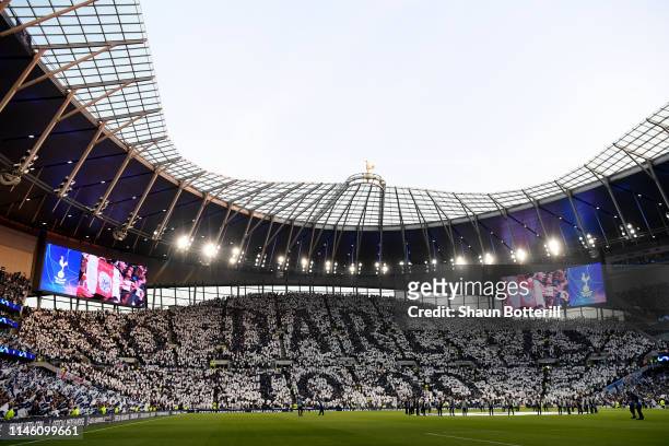 Spurs fans welcome their team prior to the UEFA Champions League Semi Final first leg match between Tottenham Hotspur and Ajax at at the Tottenham...