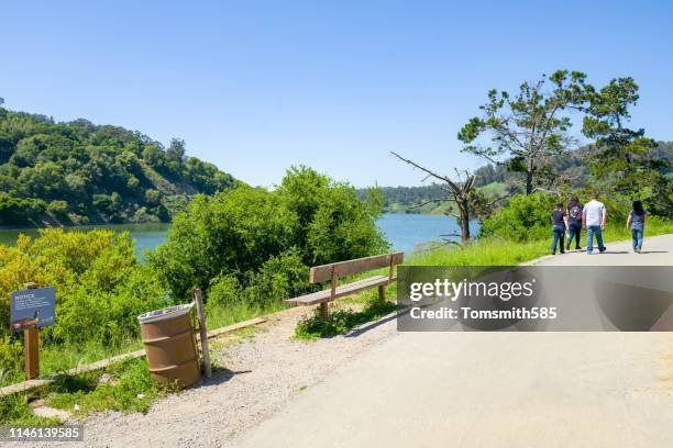 lago chabot - san leandro fotografías e imágenes de stock