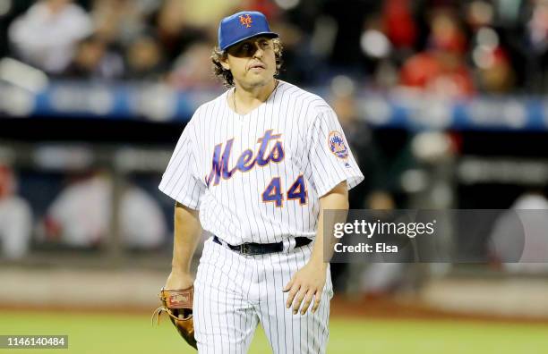 Jason Vargas of the New York Mets reacts as he is pulled in the sixth inning against the Cincinnati Reds at Citi Field on April 30, 2019 in Flushing...