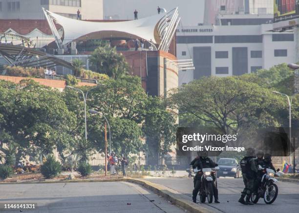 Pro-Government military forces stand guard at Altamira distribuitor to confront Pro-Guaidó demonstrators on April 30, 2019 in Caracas, Venezuela....