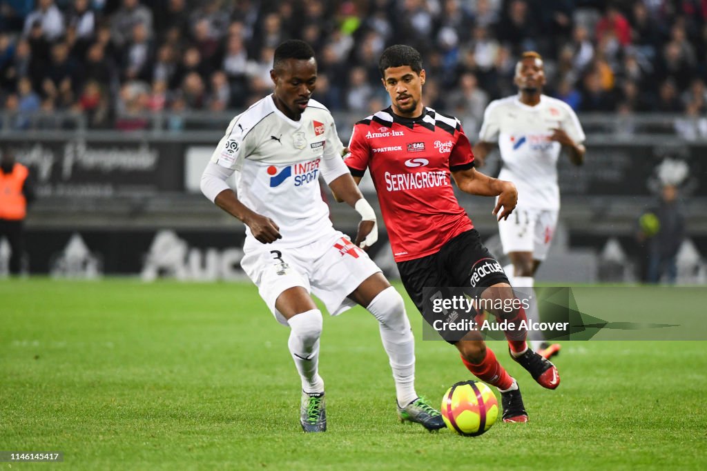 Amiens Sporting Club v EA Guingamp - Ligue 1