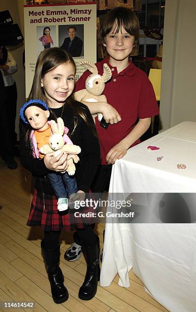 Rhiannon Leigh Wryn and Chris O'Neil during FAO Celebrates "The Last Mimzy" with Doll Signing and Star Appearances - March 19, 2007 at FAO Schwarz in...