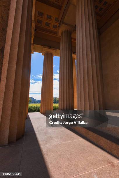 the parthenon in centennial park, in nashville, tennessee - nashville parthenon stock pictures, royalty-free photos & images